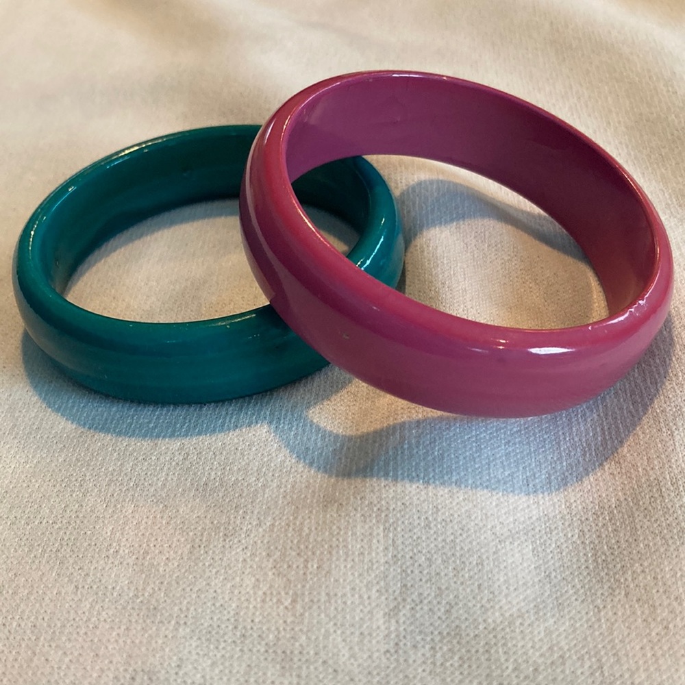 Vintage 1980’s set of deep green and magenta bangle bracelets